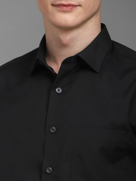 Men Regular Fit Solid Spread Collar Casual Shirt Zabolo